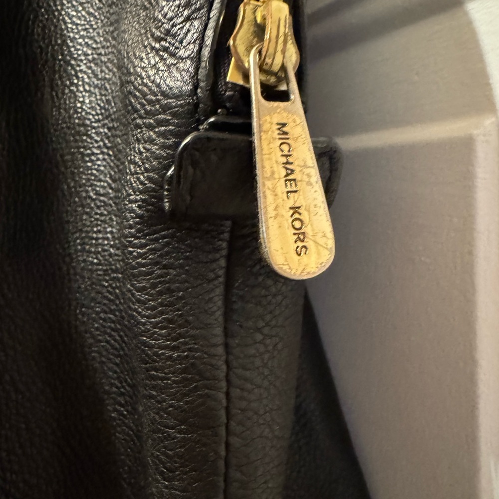 Michael Kors Black Leather Shoulder Bag with Gold Accents - Picture 6 of 13